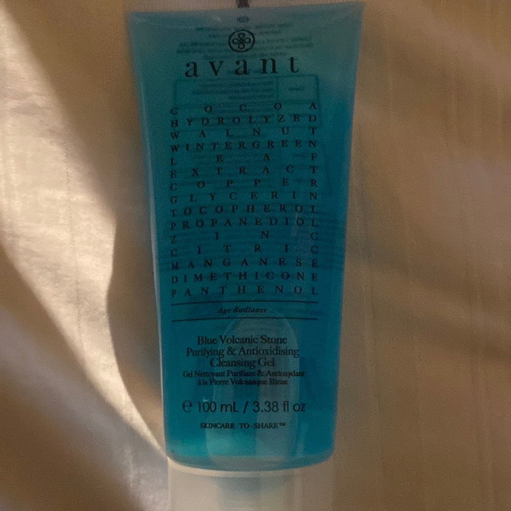 Avant New Blue Volcanic Stone Purifying & Anti Oxidizing Cleansing Gel